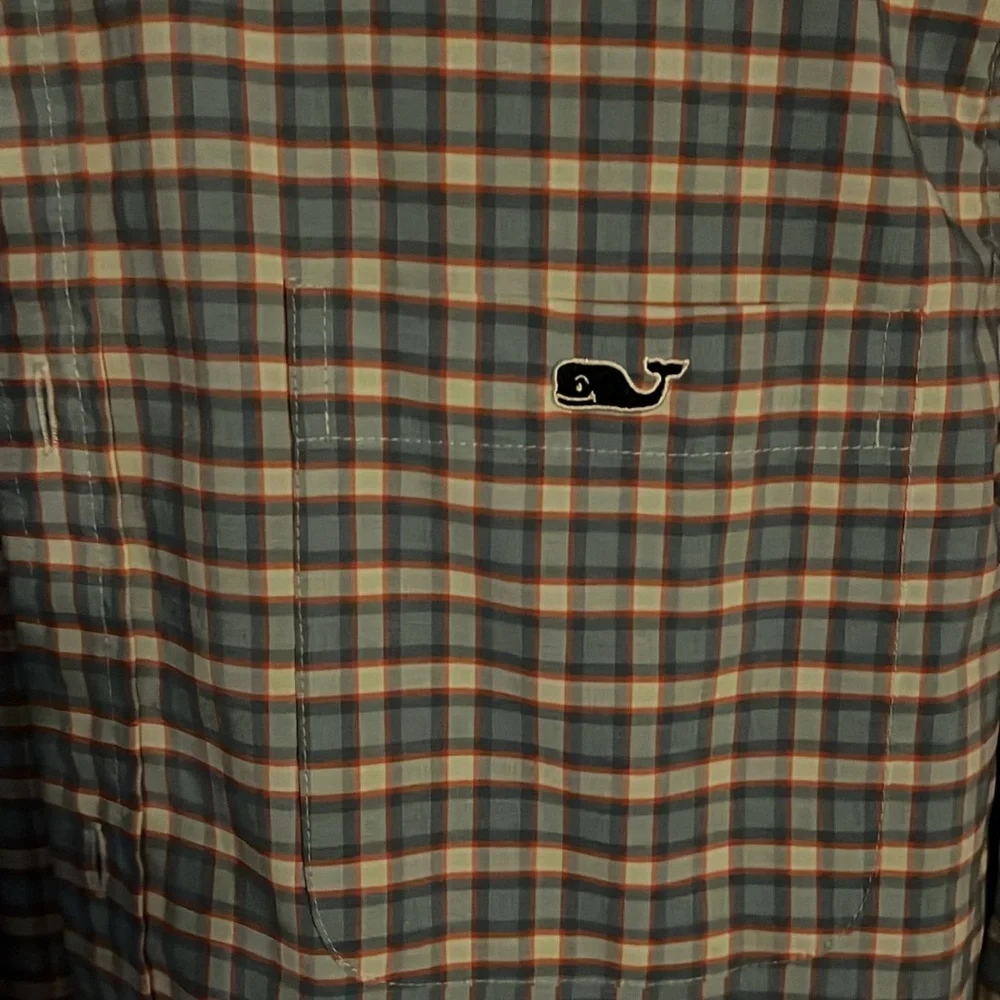 Vineyard Vines Performance medium button down shirt. - Picture 4 of 8